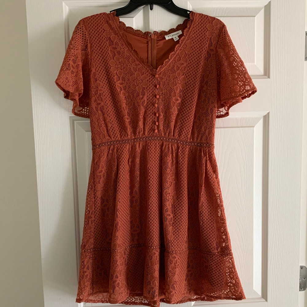 Short-Sleeve Lace Dress - Picture 5 of 5